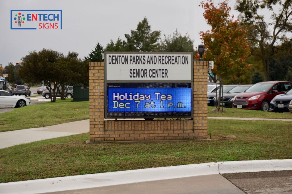 Eye-Catching LED Sign Gets Lots of Attention at Busy Intersection in Denton!